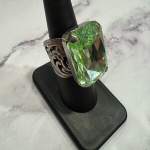 listing-status-banner